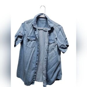 Calvin Klein Jeans light wash chambray button-up shirt in size Small.